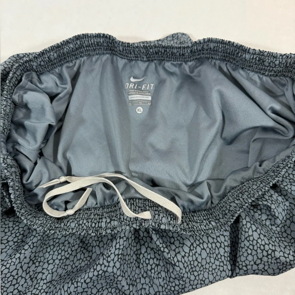 Women’s Nike Gray Athletic Shorts Lightweight Performance Sz XL